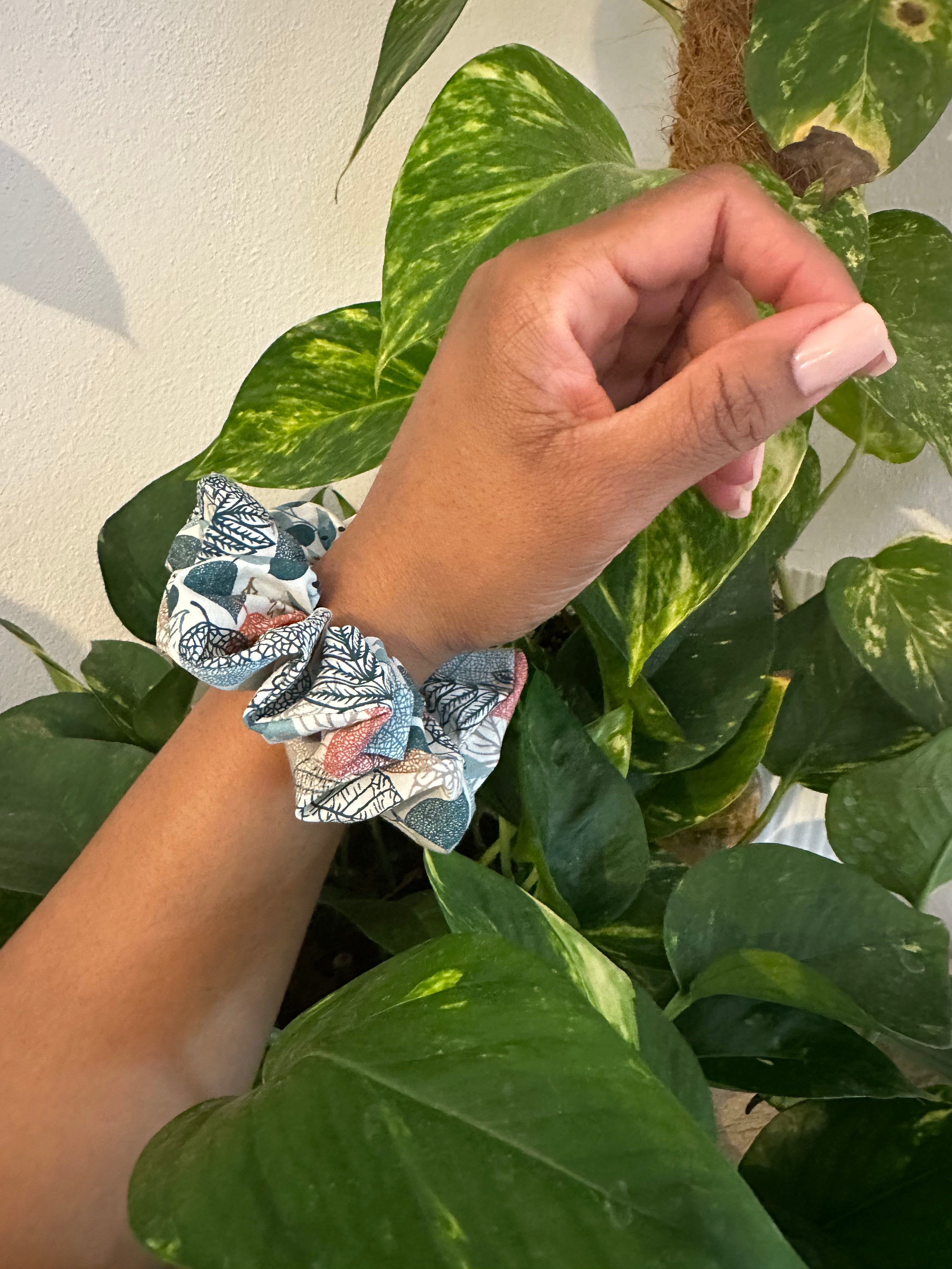 Handgemachte Scrunchies aus Baumwollstoff | Größen S M L Farben und Muster