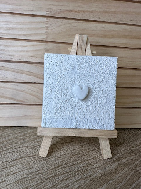 Cuadro Minimalista Blanco con detalles de mini corazón